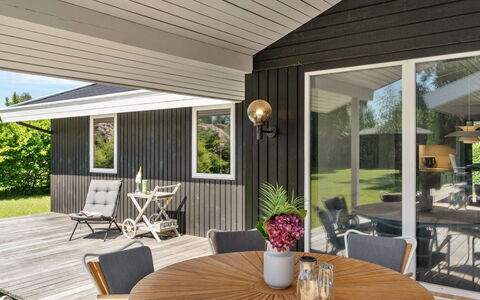 Ingelis - 1.2Km from the Sea: Flooring, Verdieping, Plafond, Interieur Ontwerp, Countertop, Keuken, Cabinetry, Kamer, Major Appliance, Lichte Inrichting