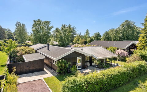 Ingelis - 1.2Km from the Sea: Flooring, Verdieping, Plafond, Interieur Ontwerp, Countertop, Keuken, Cabinetry, Kamer, Major Appliance, Lichte Inrichting