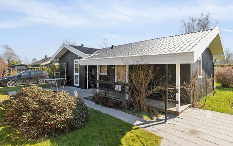 Ingelis - 1.2Km from the Sea: Appartement, Schaduw, Balkon, Stoel, Hek, Buitenmeubels, Aluminium, Kunstgras