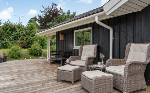 Franca - 500M from the Sea: Hout, Dak, Architectuur, Huis, Huis, Verblijf, Siding, Hardwood, Helling, Landgoed