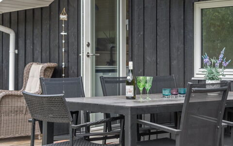 Franca - 500M from the Sea: Hout, Dak, Architectuur, Huis, Huis, Verblijf, Siding, Hardwood, Helling, Landgoed
