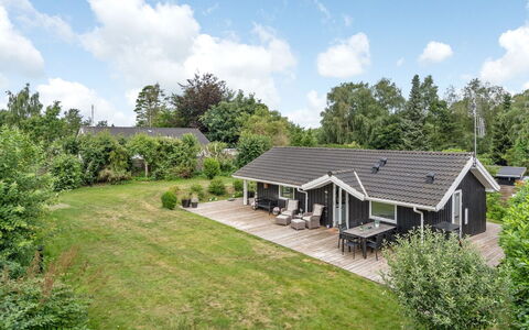 Franca - 500M from the Sea: Hout, Dak, Architectuur, Huis, Huis, Verblijf, Siding, Hardwood, Helling, Landgoed
