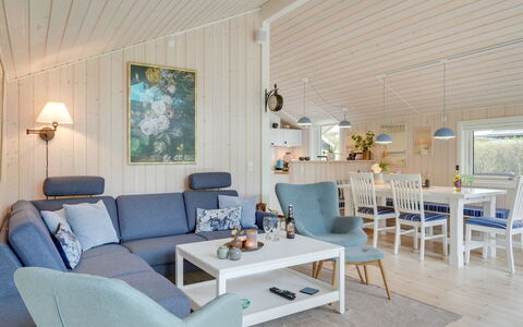 Franca - 500M from the Sea: Hout, Dak, Architectuur, Huis, Huis, Verblijf, Siding, Hardwood, Helling, Landgoed
