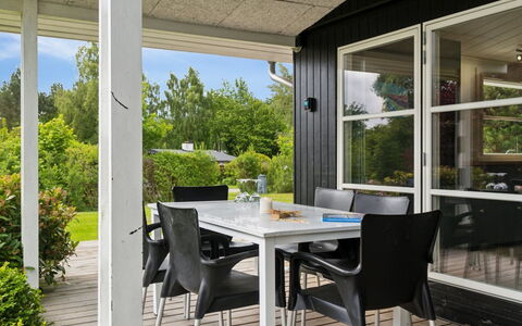 Donco - 600M from the Sea: Vegetation, Struik, De Lente, Verblijf, Tuin, Schaduw, Backyard, Werf, Stoel