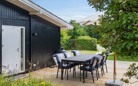 Donco - 600M from the Sea: Vegetation, Struik, De Lente, Verblijf, Tuin, Schaduw, Backyard, Werf, Stoel