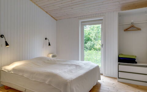 Lucie - 1.5Km from the Sea: Flooring, Hout, Verdieping, Interieur Ontwerp, Plafond, Slaapkamer, Houten Vloer, Meubilair, Bed, Huis
