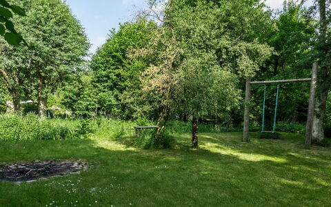 Lucie - 1.5Km from the Sea: Boom, Gras, Blad, Afdeling, Vegetation, Struik, Grasland, Land Lot, Plantengemeenschap, Gazon