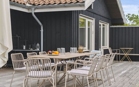 Tonia - 290M from the Sea: Hout, Dak, Architectuur, Huis, Huis, Verblijf, Siding, Hardwood, Helling, Landgoed