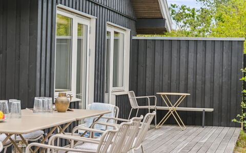 Tonia - 290M from the Sea: Hout, Dak, Architectuur, Huis, Huis, Verblijf, Siding, Hardwood, Helling, Landgoed