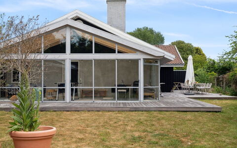 Tonia - 290M from the Sea: Hout, Dak, Architectuur, Huis, Huis, Verblijf, Siding, Hardwood, Helling, Landgoed