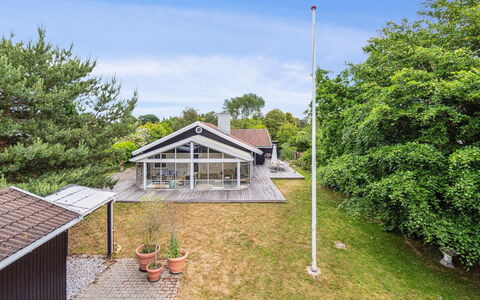 Tonia - 290M from the Sea: Hout, Dak, Architectuur, Huis, Huis, Verblijf, Siding, Hardwood, Helling, Landgoed
