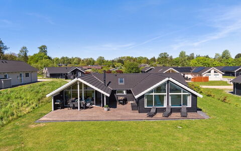 Vara - 800M from the Sea: Appartement, Schaduw, Balkon, Stoel, Hek, Buitenmeubels, Aluminium, Kunstgras