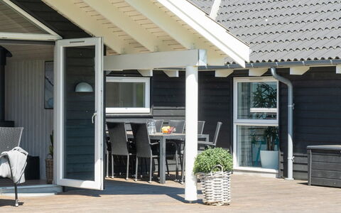 Vara - 800M from the Sea: Appartement, Schaduw, Balkon, Stoel, Hek, Buitenmeubels, Aluminium, Kunstgras