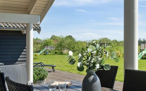 Vara - 800M from the Sea: Appartement, Schaduw, Balkon, Stoel, Hek, Buitenmeubels, Aluminium, Kunstgras
