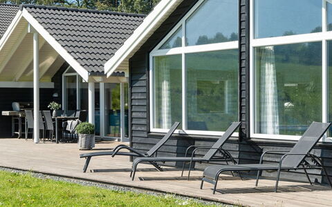 Vara - 800M from the Sea: Appartement, Schaduw, Balkon, Stoel, Hek, Buitenmeubels, Aluminium, Kunstgras