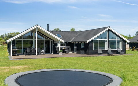 Vara - 800M from the Sea: Appartement, Schaduw, Balkon, Stoel, Hek, Buitenmeubels, Aluminium, Kunstgras
