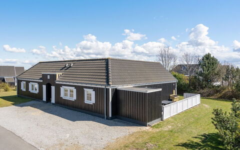 Drude - 920M from the Sea: Hout, Dak, Architectuur, Huis, Huis, Verblijf, Siding, Hardwood, Helling, Landgoed