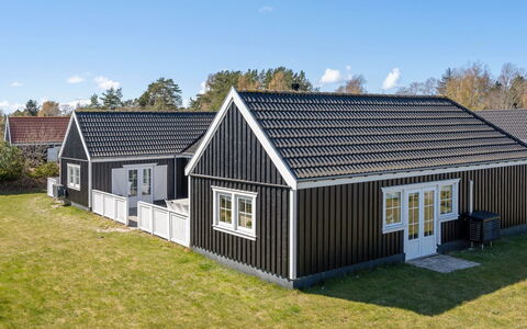 Drude - 920M from the Sea: Hout, Dak, Architectuur, Huis, Huis, Verblijf, Siding, Hardwood, Helling, Landgoed