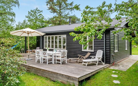 Mariela - 800M from the Sea: Hout, Dak, Architectuur, Huis, Huis, Verblijf, Siding, Hardwood, Helling, Landgoed