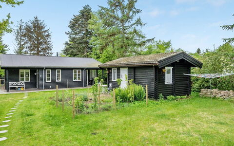 Mariela - 800M from the Sea: Hout, Dak, Architectuur, Huis, Huis, Verblijf, Siding, Hardwood, Helling, Landgoed