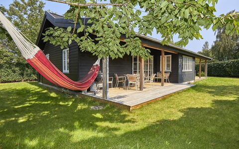 Emely - 700M from the Sea: Hout, Dak, Architectuur, Huis, Huis, Verblijf, Siding, Hardwood, Helling, Landgoed