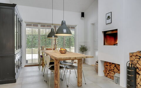 Emely - 700M from the Sea: Hout, Dak, Architectuur, Huis, Huis, Verblijf, Siding, Hardwood, Helling, Landgoed