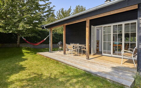 Emely - 700M from the Sea: Hout, Dak, Architectuur, Huis, Huis, Verblijf, Siding, Hardwood, Helling, Landgoed