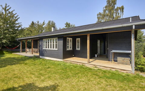 Emely - 700M from the Sea: Hout, Dak, Architectuur, Huis, Huis, Verblijf, Siding, Hardwood, Helling, Landgoed