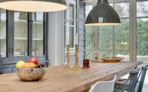 Emely - 700M from the Sea: Hout, Dak, Architectuur, Huis, Huis, Verblijf, Siding, Hardwood, Helling, Landgoed