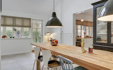 Emely - 700M from the Sea: Hout, Dak, Architectuur, Huis, Huis, Verblijf, Siding, Hardwood, Helling, Landgoed