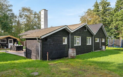 Makrina - 175M from the Sea: Hout, Dak, Architectuur, Huis, Huis, Verblijf, Siding, Hardwood, Helling, Landgoed