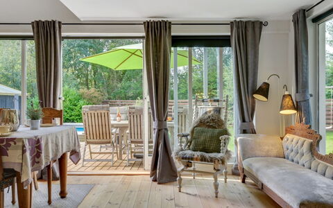 Makrina - 175M from the Sea: Hout, Dak, Architectuur, Huis, Huis, Verblijf, Siding, Hardwood, Helling, Landgoed