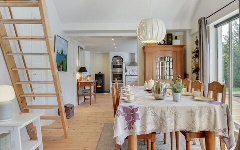 Makrina - 175M from the Sea: Hout, Dak, Architectuur, Huis, Huis, Verblijf, Siding, Hardwood, Helling, Landgoed