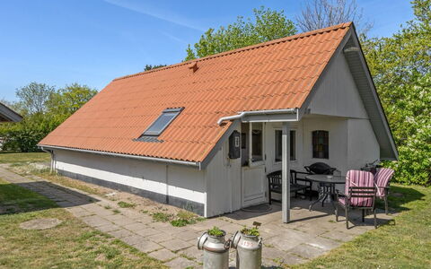 Marita - 225M from the Sea: Woongebied, Dak, Voorstad, Oprit, Landgoed, Schoorsteen