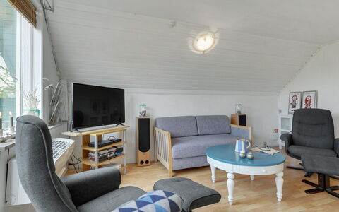 Marita - 225M from the Sea: Woongebied, Dak, Voorstad, Oprit, Landgoed, Schoorsteen