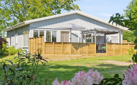 Ømund - 600M to the Fjord: Huis, Land Lot, Verblijf, Schaduw, Siding, Gazon, Tuin, Werf, Veranda, Garden Gebouwen