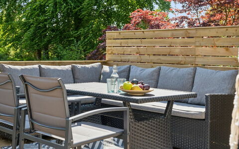 Ømund - 600M to the Fjord: Buitenmeubels, Buitentafel, Tuin, Wicker, Bloempot, Patio, Kamerplant, Backyard