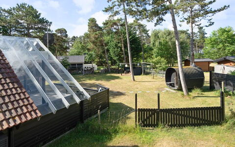 Sahra - 200M from the Sea: Dak, Huis, Huis, Verblijf, Siding, Landgoed, Oprit, Garden Gebouwen, Werf, Schuur