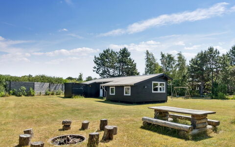 Ludvika - 350M from the Sea: Huis, Verblijf, Veranda, Siding, Boerderij, Outdoor Structuur