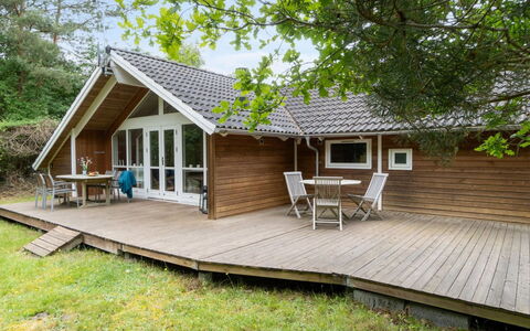 Merina - 700M from the Sea: Hout, Huis, Verblijf, Huis, Dak, Hardwood, Plank, Veranda, Siding, Landgoed