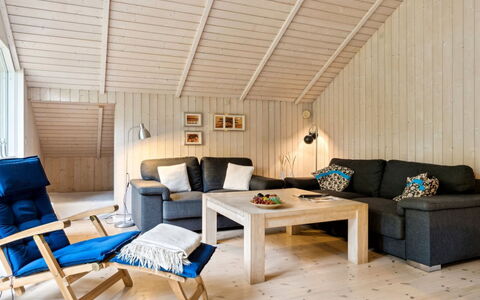 Merina - 700M from the Sea: Meubilair, Interieur Ontwerp, Flooring, Verdieping, Hout, Plafond, Houten Vloer, Kamer, Woonkamer, Verlichting