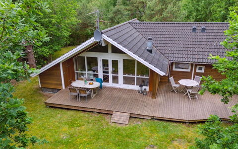 Merina - 700M from the Sea: Verblijf, Backyard, Werf, Garden Gebouwen, Schuur, Siding, Buitenmeubels, Blokhut, Outdoor Structuur, Keet