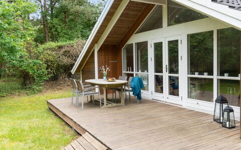 Merina - 700M from the Sea: Verblijf, Backyard, Werf, Garden Gebouwen, Schuur, Siding, Buitenmeubels, Blokhut, Outdoor Structuur, Keet