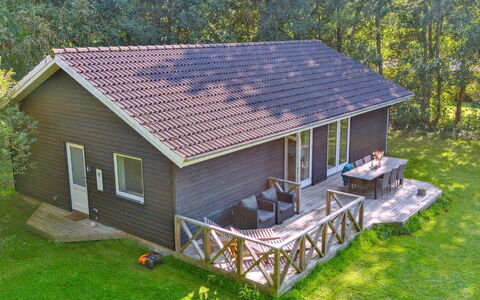 Pietari - 1.2Km from the Sea: Hout, Dak, Architectuur, Huis, Huis, Verblijf, Siding, Hardwood, Helling, Landgoed