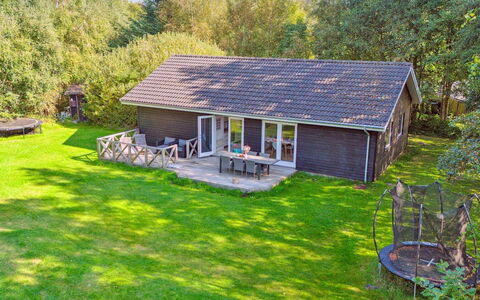 Pietari - 1.2Km from the Sea: Hout, Dak, Architectuur, Huis, Huis, Verblijf, Siding, Hardwood, Helling, Landgoed