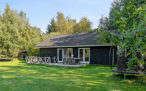 Pietari - 1.2Km from the Sea: Hout, Dak, Architectuur, Huis, Huis, Verblijf, Siding, Hardwood, Helling, Landgoed