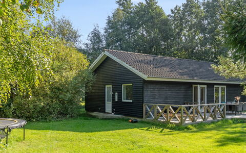 Pietari - 1.2Km from the Sea: Hout, Dak, Architectuur, Huis, Huis, Verblijf, Siding, Hardwood, Helling, Landgoed