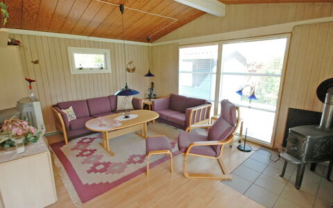 Yari - 250M from the Sea: Dak, Huis, Deur, Verblijf, Schaduw, Siding, Werf, Landgoed, Backyard