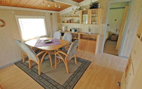 Yari - 250M from the Sea: Dak, Huis, Deur, Verblijf, Schaduw, Siding, Werf, Landgoed, Backyard