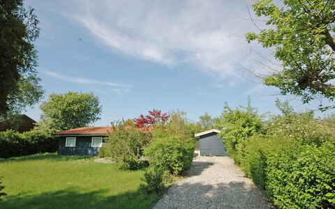 Yari - 250M from the Sea: Dak, Huis, Deur, Verblijf, Schaduw, Siding, Werf, Landgoed, Backyard